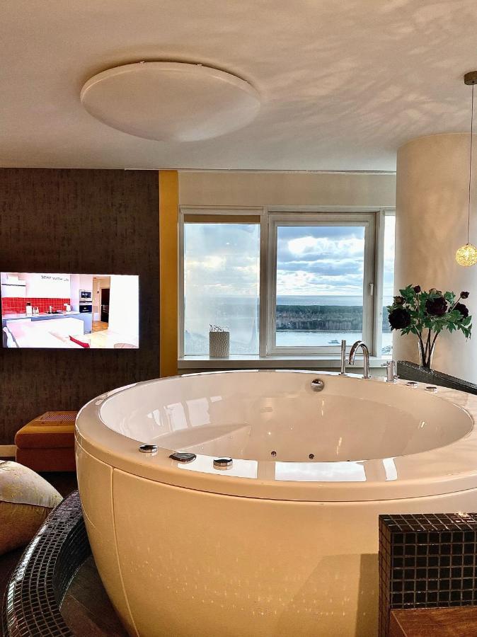 Sky Flat Jacuzzi 27 Floor Leilighet Klaipėda Eksteriør bilde